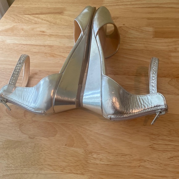 Badgley Mischka Ankle Strappy Wedge Silver Metallic Rhinestone Sandals - Picture 8 of 14